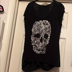 Black Skull Graphic Women's Top